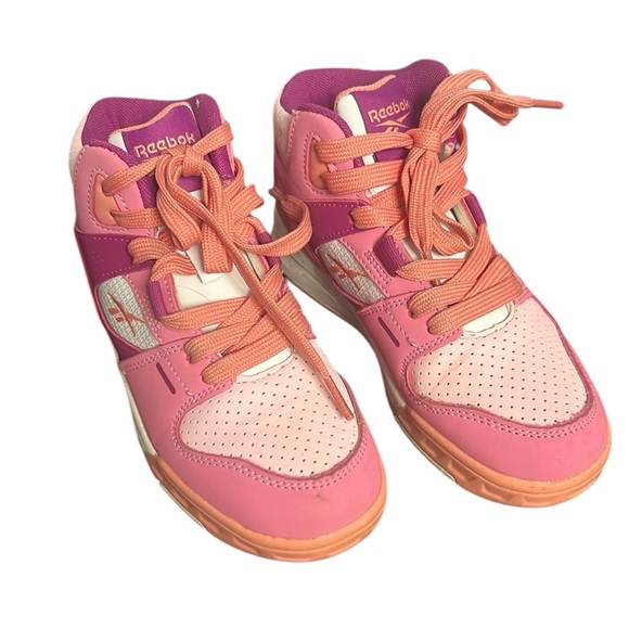 EUC Reebok Girls Shoes Size 2 - Picture 1 of 5